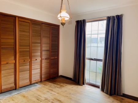 3 Bed, 1 Bath - Photo 5