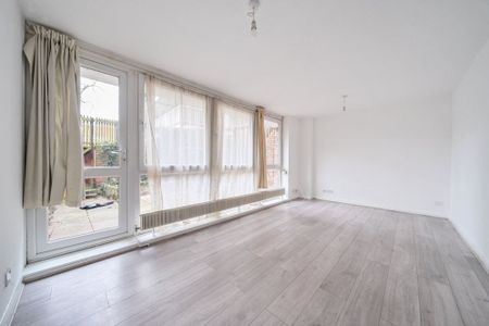 3 bedroom flat to rent - Photo 2