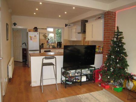 2 bedroom flat to rent - Photo 3