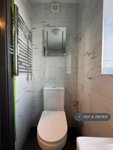 1 bedroom in a house share to rent - Photo 5