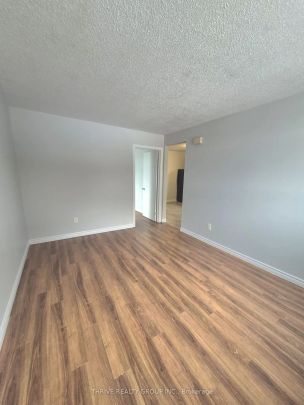 184 Simcoe Street #2 - Photo 1