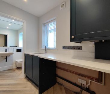 4 bedroom semi-detached house to rent - Photo 5