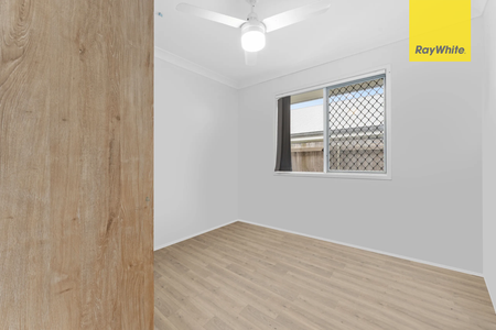 Spacious family home with 4 Bedroom, 2 Bathroom, Solar and Aircons - Photo 3