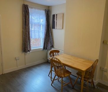 2 Bed Terraced House, Dallow, LU1 - Photo 2
