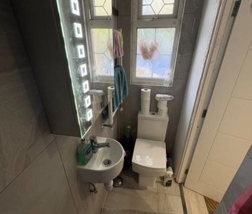 Room in a Shared House, Ozolins Way, E16 - Photo 4