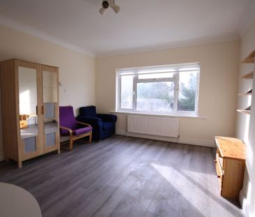 Ridgeway, London - Photo 3