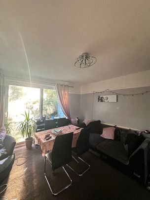 Room in a Shared House, Hackney Svenue, M40 - Photo 1