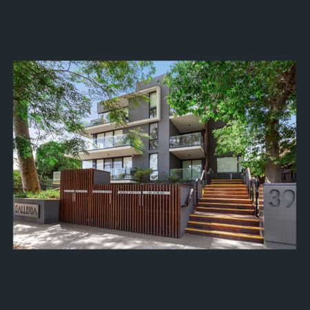 Stunning Galleria Apartment: Space, Style, and Prime Melbourne Living! - Photo 4