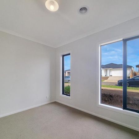 Near New Family Home - Photo 4