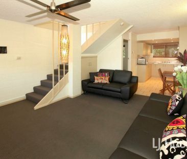 1/2 Isley Street, North Ward - Photo 2