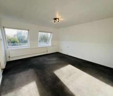 Hurst Lane, Eastbourne - Photo 1