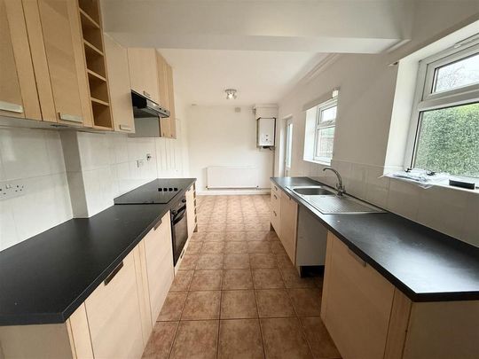 3 bedroom end of terrace house to rent - Photo 1