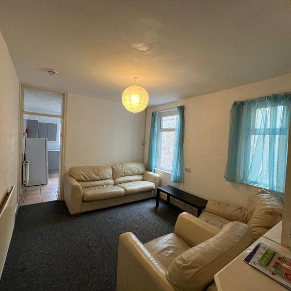 5 bedroom terraced house to rent - Photo 1