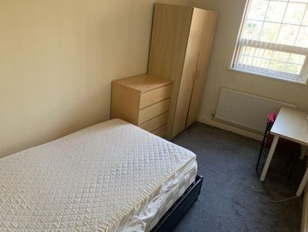 3 bedroom flat to rent - Photo 5