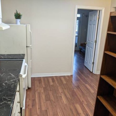 Bright two-room apartment, North York, Immediate - Photo 4