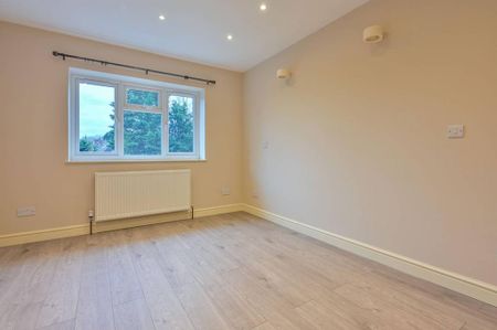 4 bedroom semi-detached house to rent - Photo 2