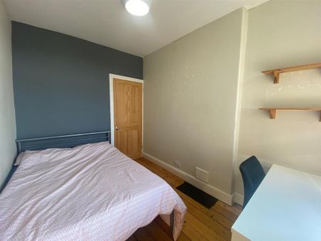 2 bedroom private hall to rent - Photo 2