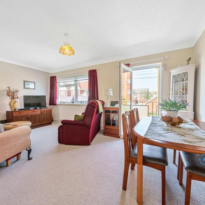 2 bedroom maisonette to rent - Photo 1