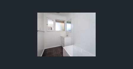 NEAT FAMILY HOME! - Photo 5