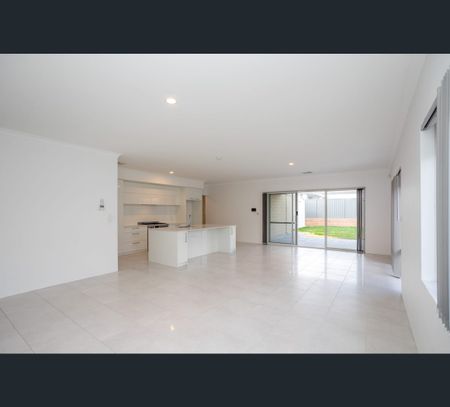 21 Claystone Loop, Piara Waters, WA 6112 - Photo 5