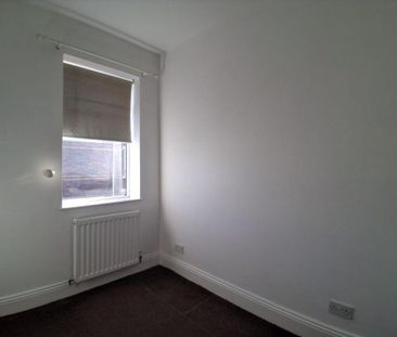 3 bedroom end of terrace house to rent - Photo 4