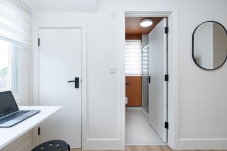 En-Suite Room 9, Malmesbury Road, Shirley, Southampton SO15 - Photo 2