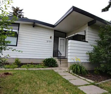3 Bedroom, 1 & 1/2 bath ,Main Floor of House | Calgary - Photo 1