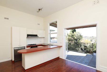 32 Ngarveno Street, Moonee Ponds VIC 3039 - Photo 5