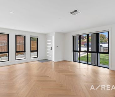 Almost Brand-New Designer Townhouse – Street frontage, Walk to Stat... - Photo 1