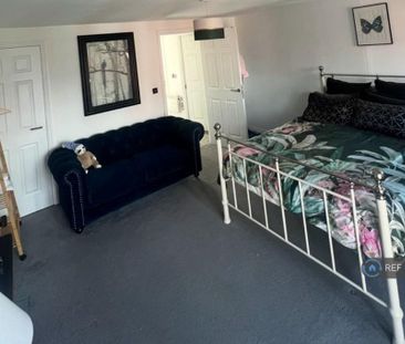 2 bedroom penthouse to rent - Photo 4