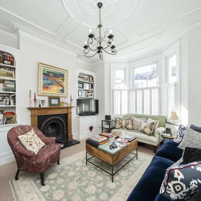 4 bedroom end of terrace house to rent - Photo 1