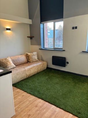 2 Bed Flat, Royal Court, NG5 - Photo 1