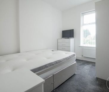 5 bedroom semi-detached house to rent - Photo 1