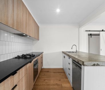 Style, Comfort & Convenience! - Photo 2