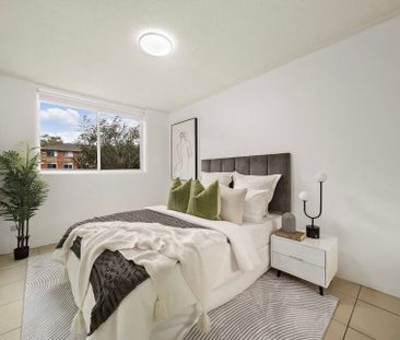 Beautifully Updated Apartment in a Quiet Boutique Block - Photo 3