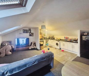 2 bedroom flat to rent - Photo 2