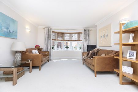 2 bed flat to rent in Rosemount Road, Bournemouth, BH4 - Photo 2