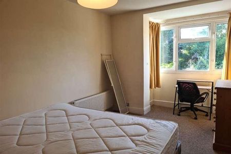 Bedroom Detached House In Winton, BH9 - Photo 4