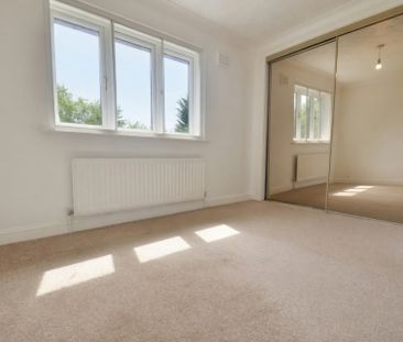 5 bedroom Detached house to rent - Photo 2