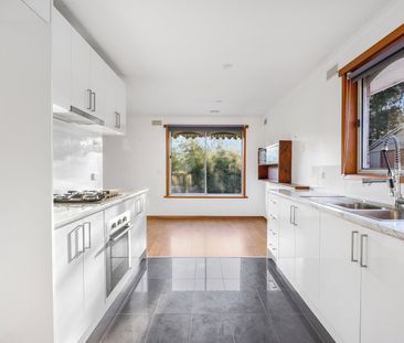 Neat & Tidy 3-Bedroom Home in Prime Wendouree Location - Photo 6
