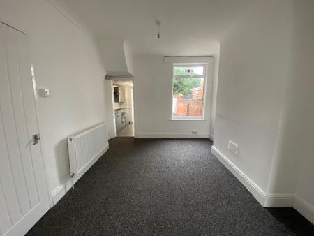 2 Bedroom End Terraced House To Rent - Photo 3