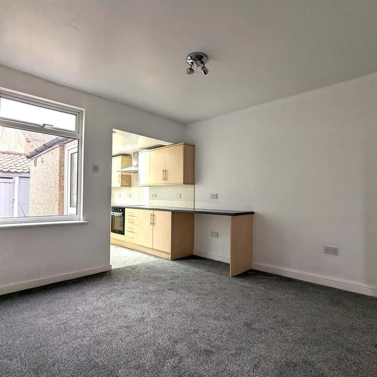 4 bedroom terraced house to rent - Photo 1