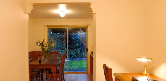 Fully Furnished Inner City Townhouse - Photo 2