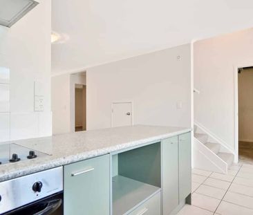 Spacious Three Bedroom in Birkdale - Photo 1