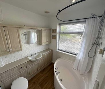 3 bedroom semi-detached house to rent - Photo 6
