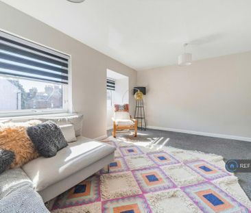 2 bedroom maisonette to rent - Photo 2