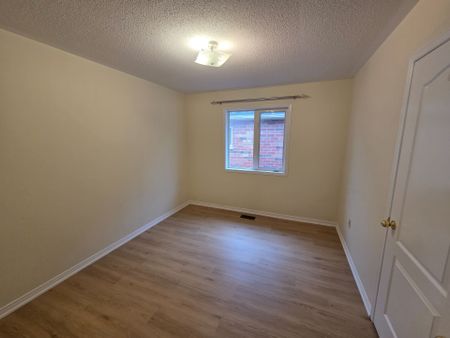 For Lease - 4859 Marble Arch Mews, Mississauga, Ontario - Photo 4