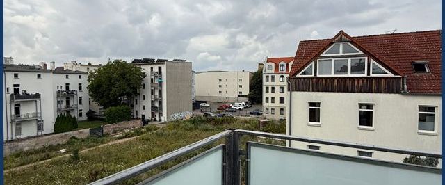 Frisch renovierte 2-Zimmer-Wohnung mit Balkon, luxuriösem Bad, Stellplatz & moderner Einbauküche! - Photo 1