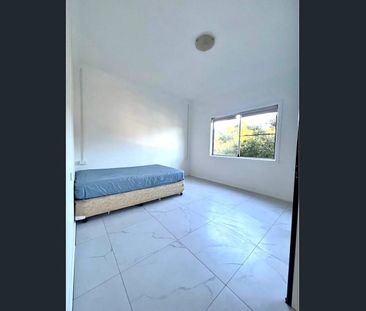 SELF-CONTAINED STUDIO FLAT - Photo 1