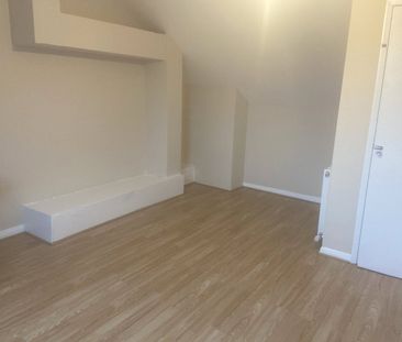 Middle Lane, Epsom, Surrey, KT17 1DP - Photo 2